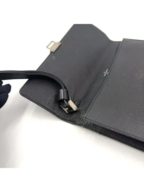 Louis Vuitton Selenga Taiga Ardoise Leather Black Clutch Silver - Picture 15 of 15